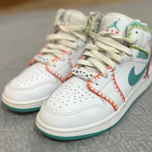 Nike Air Jordan 1 Mid SE GS White Teal Retro DM6218-100 - SIZE 5Y = 7 WOMENS - Picture 3 of 12